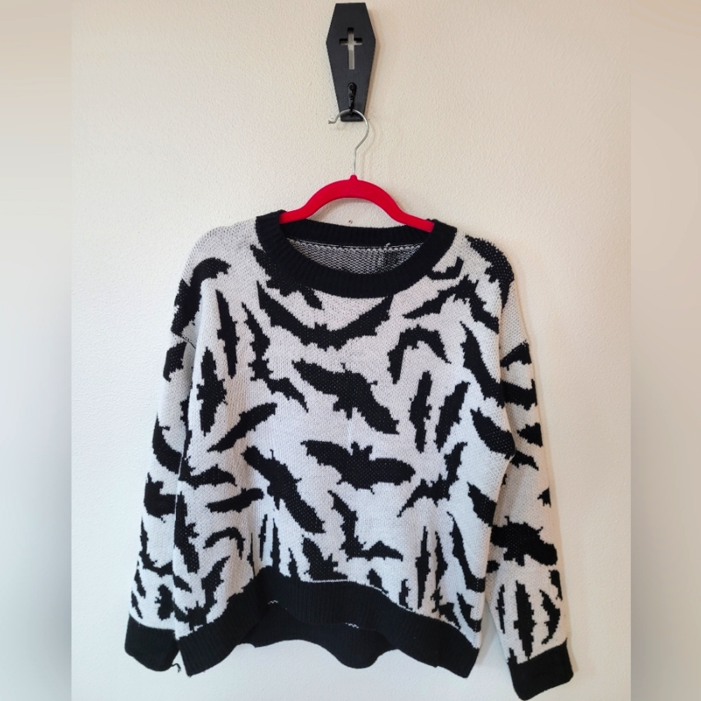 🦇Gothic Black & White Bat Sweater Women Size Large